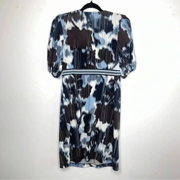 BCBG MaxAzria Floral Light Blue V-Neck Short Sleeve Midi Dress Size Small - Picture 5 of 7